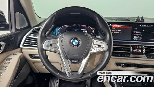 BMW X7 2021 — ფოტო 16/20