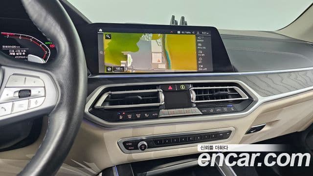 BMW X7 2021 — ფოტო 17/20