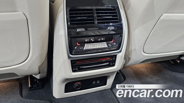 BMW X7 2021 — ფოტო 19/20
