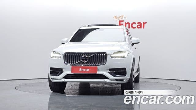 Volvo XC90 2021 — ფოტო 4/20