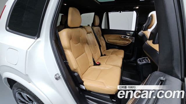 Volvo XC90 2021 — ფოტო 8/20