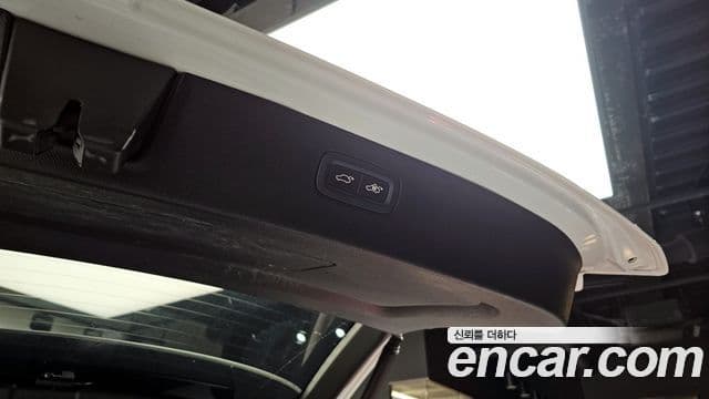 Volvo XC90 2021 — ფოტო 17/20