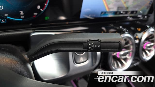 Mercedes-Benz GLB-Class 2021 — Photo 11/20