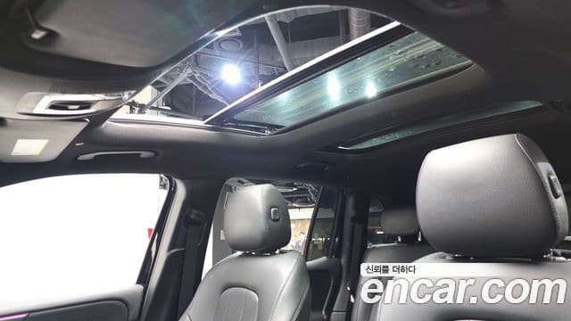Mercedes-Benz GLB-Class 2021 — Photo 10/20
