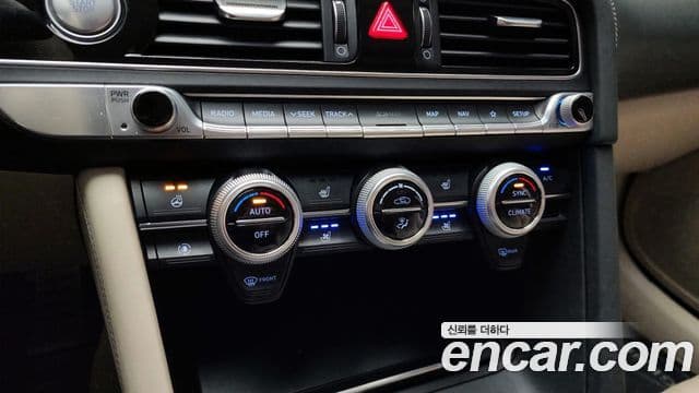 Genesis G70 2019 — ფოტო 16/20