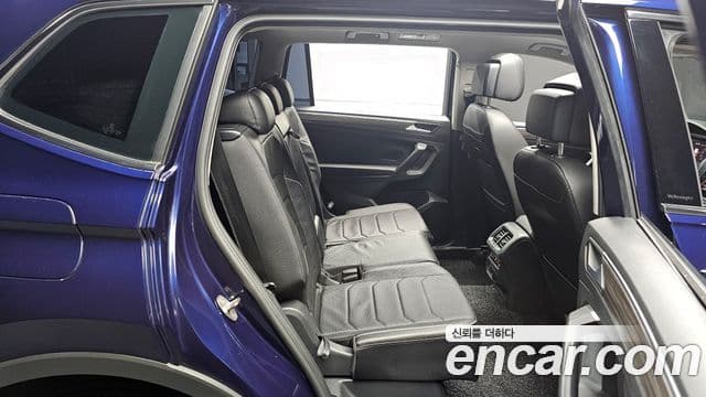 Volkswagen Tiguan Allspace 2023 — ფოტო 11/20
