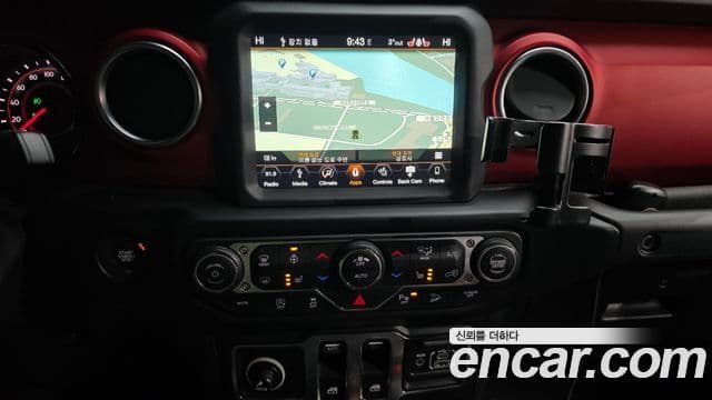 Jeep Wrangler 2019 — ფოტო 15/20