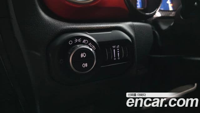 Jeep Wrangler 2019 — ფოტო 18/20