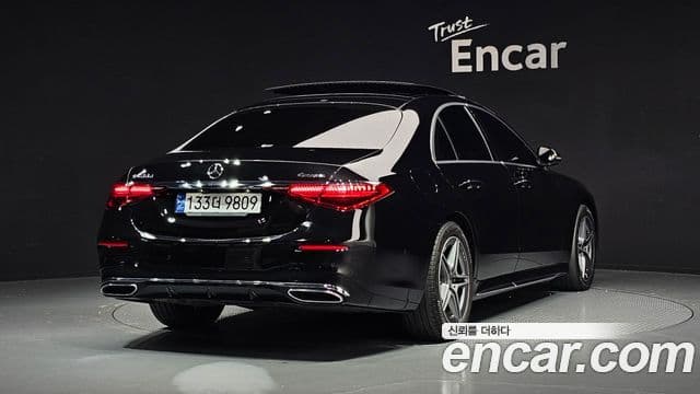 Mercedes-Benz S-Class 2023 — Photo 10/20