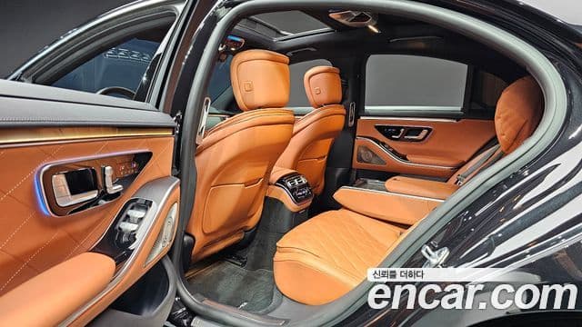 Mercedes-Benz S-Class 2023 — Photo 16/20