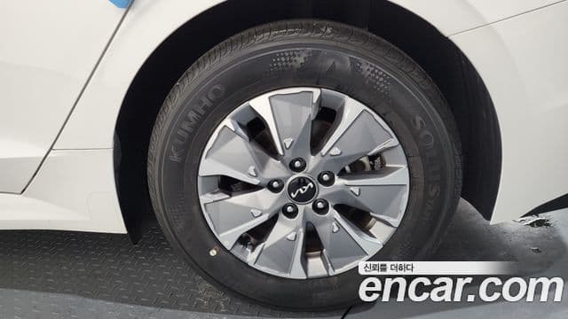 Kia K5 2023 — ფოტო 2/20