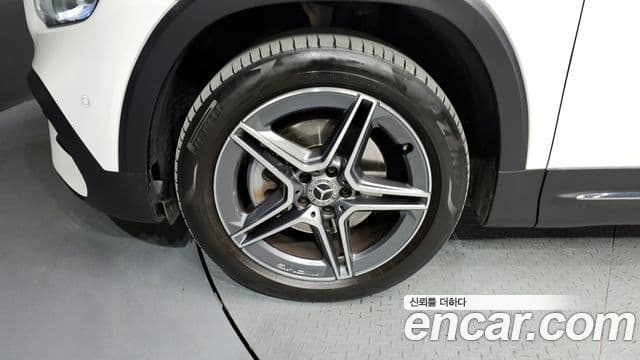 Mercedes-Benz GLB-Class 2022 — Şəkil 17/20