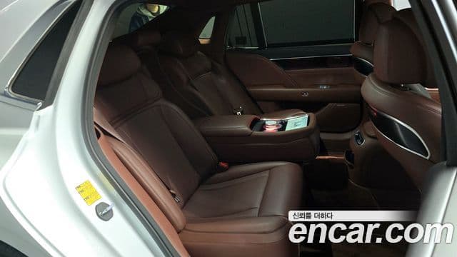 Genesis G90 2022 — ფოტო 13/20