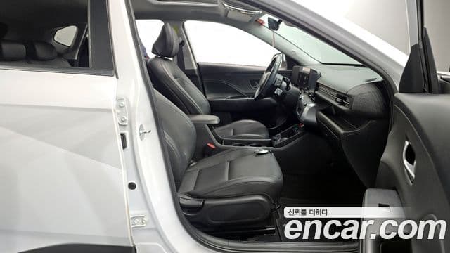 Hyundai Kona 2023 — ფოტო 11/20
