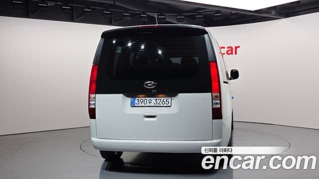 Hyundai Staria 2023 — ფოტო 4/20