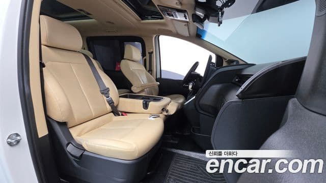 Hyundai Staria 2023 — ფოტო 10/20