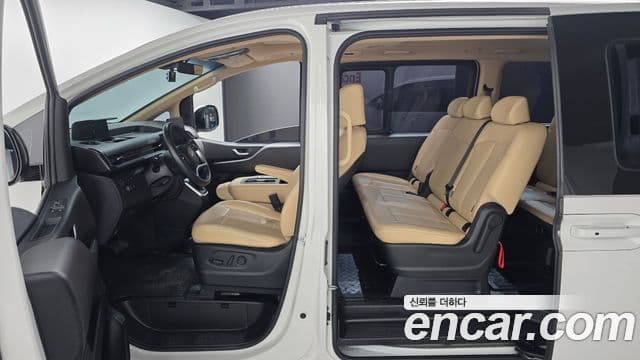 Hyundai Staria 2023 — ფოტო 18/20