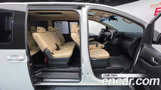Hyundai Staria 2023 — ფოტო 19/20