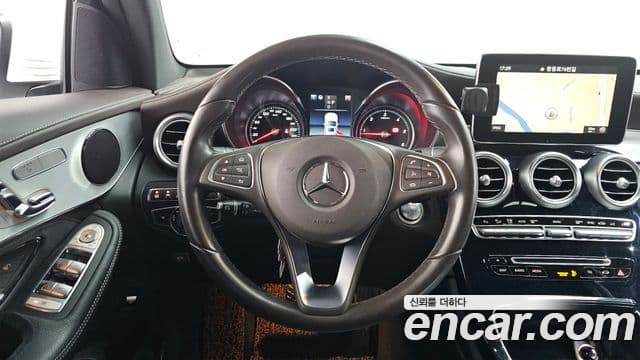 Mercedes-Benz GLC-Class 2018 — Photo 7/20