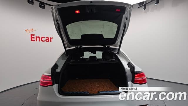 Mercedes-Benz GLC-Class 2018 — Photo 14/20