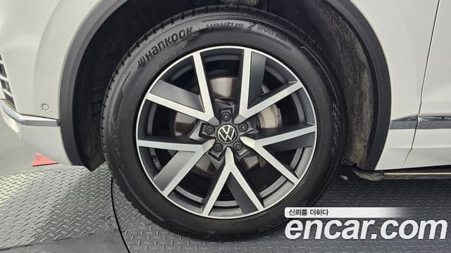 Volkswagen Touareg 2023 — Şəkil 5/20