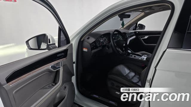 Volkswagen Touareg 2023 — Şəkil 10/20