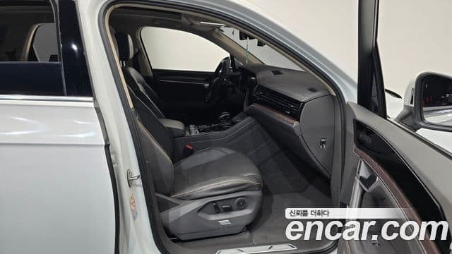 Volkswagen Touareg 2023 — Photo 14/20