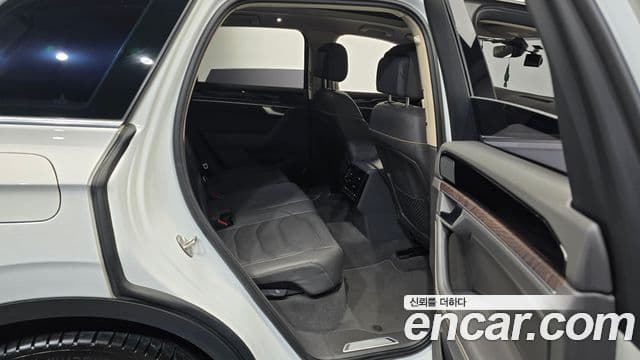 Volkswagen Touareg 2023 — Şəkil 12/20
