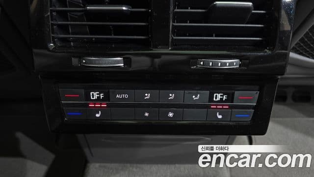 Volkswagen Touareg 2023 — Şəkil 18/20