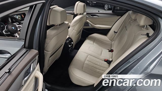 BMW 5 Series 2018 — Şəkil 12/20