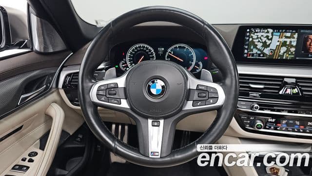 BMW 5 Series 2018 — Şəkil 13/20