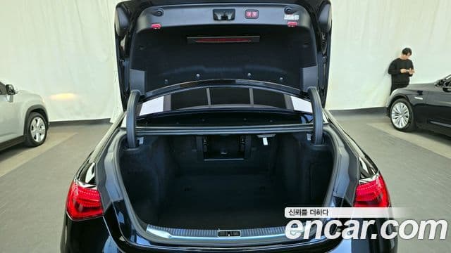 Mercedes-Benz S-Class 2023 — Photo 16/20