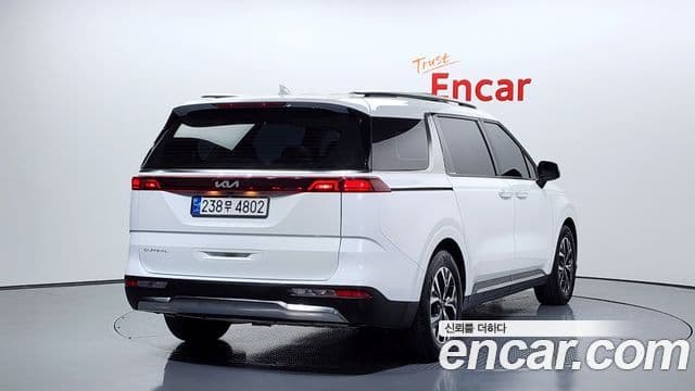 Kia Carnival 2023 — Фото 2/20