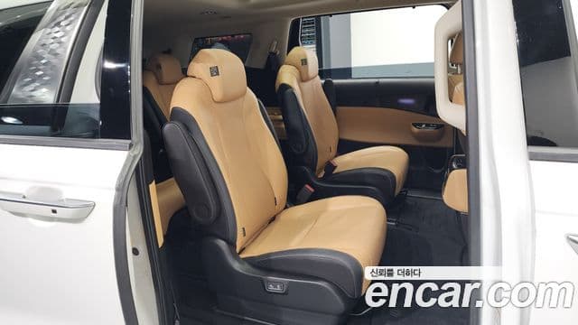 Kia Carnival 2023 — Фото 12/20