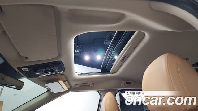 Kia Carnival 2023 — Фото 17/20
