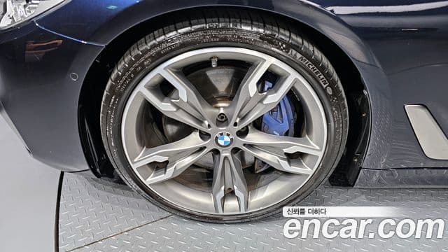 BMW 5 Series 2018 — Photo 7/20