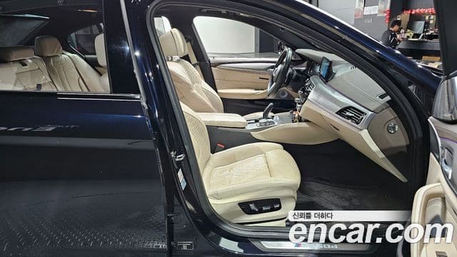 BMW 5 Series 2018 — Photo 19/20
