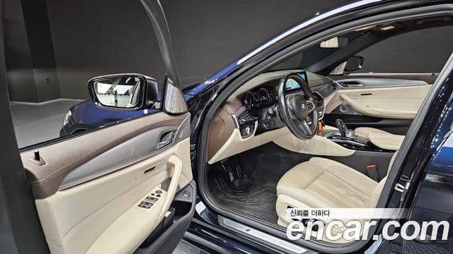 BMW 5 Series 2018 — Photo 14/20