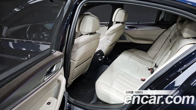 BMW 5 Series 2018 — Photo 11/20