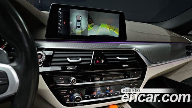 BMW 5 Series 2018 — Photo 16/20