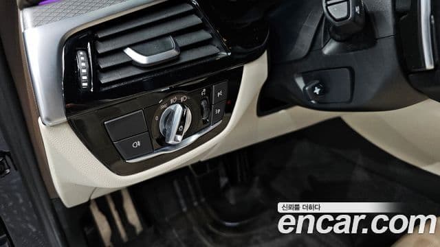 BMW 5 Series 2018 — Photo 10/20
