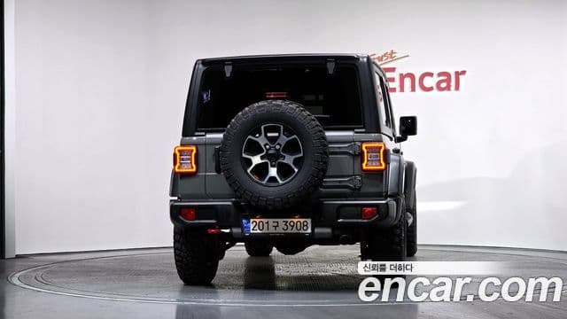 Jeep Wrangler 2023 — ფოტო 4/20