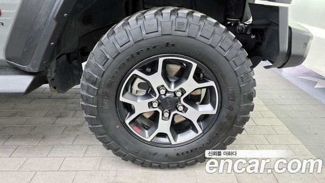 Jeep Wrangler 2023 — ფოტო 5/20