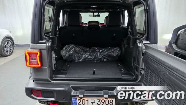 Jeep Wrangler 2023 — ფოტო 20/20