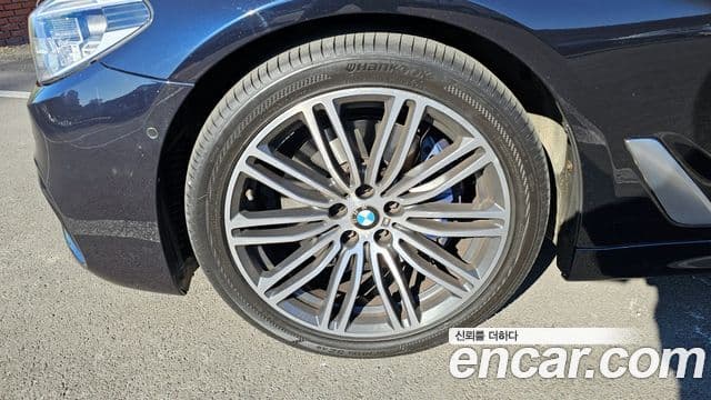 BMW 5 Series 2019 — фото 5 из 20