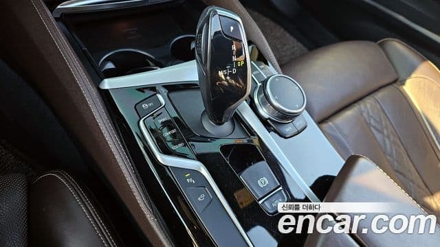 BMW 5 Series 2019 — ფოტო 9/20