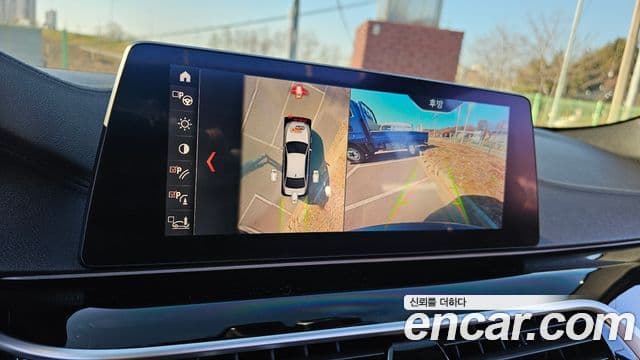 BMW 5 Series 2019 — ფოტო 15/20