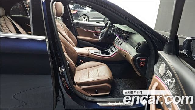 Mercedes-Benz E-Class 2022 — ფოტო 11/19