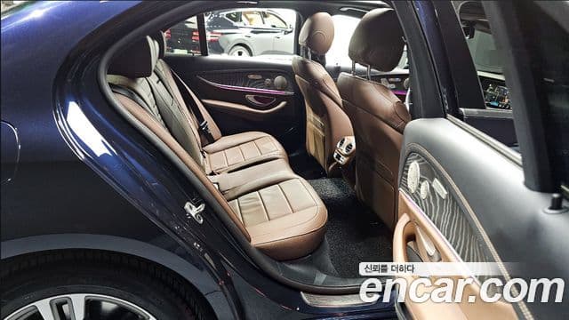 Mercedes-Benz E-Class 2022 — ფოტო 12/19