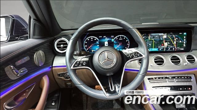 Mercedes-Benz E-Class 2022 — ფოტო 13/19